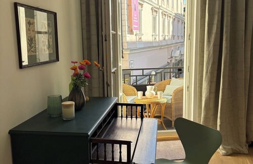 Gmunden Apartment | Large vacation apartment with balcony in the middle of the old town with a view of Lake Traunsee