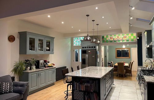 Walpole House | Large Victorian house, surrounded by parks, cafes, shops & accessible transport