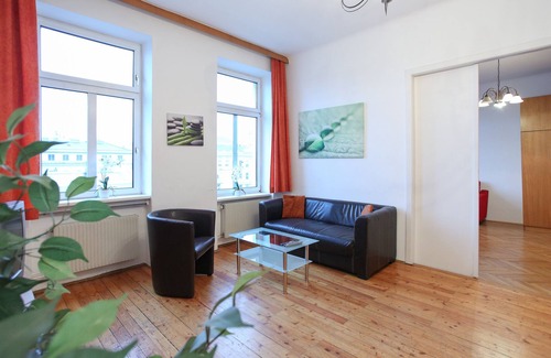 Josefstadt Apartment | Large Viennese old building apartment with flair