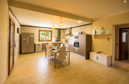 Campos Ski Chalet | Large villa with pool and garden to enjoy with family and friends