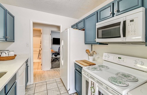 Fayetteville House | Large Yard, Office Space: Fayetteville Family Home
