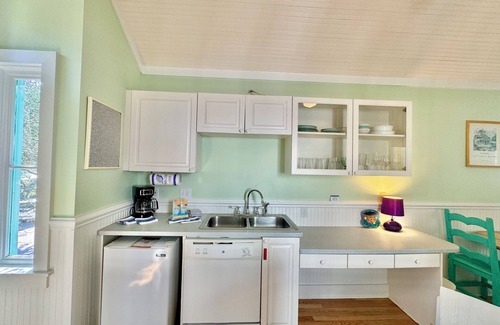 Seaside House | Larger Guest Home Sleeps 2 in Seaside, 352 Yards to Beach + 2 Adult Bikes!