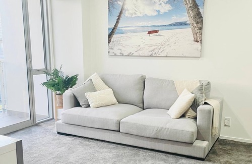 Takapuna Apartment | Largest apartment in the block 2 bedrooms 2 bathrooms includes carpark and pool