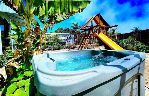 Olde Carlsbad House | Larkspur Full · 7 Minutes to Legoland-3 Minutes to Beach-King Beds