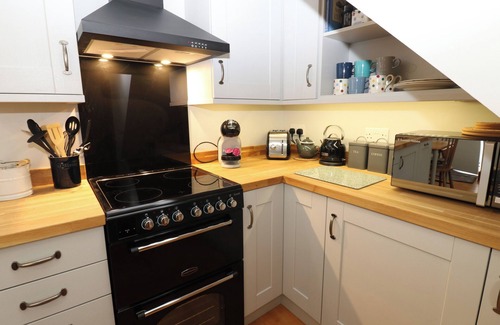 Barnard Castle Cottage | LARL COTTAGE, romantic, with open fire in Middleton-In-Teesdale