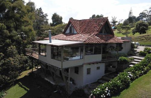 Rionegro Ski Chalet | LAS NUBES - Donde la energía fluye, el alma se cura