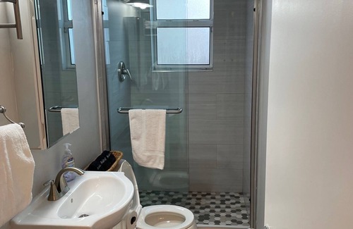 Colee Hammock Apartment | Las Olas 2 Bedroom Apt.: Walking to Beach, Dining and Nightlife!