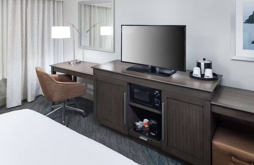 Downtown Fort Lauderdale Hotel | Las Olas Getaway w/Free Breakfast + Outdoor Pool | Close to Las Olas Blvd