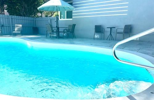 Victoria Park Apartment | Las Olas Oasis, Pool, Parking, Central and Cozy!