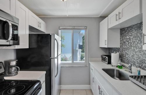 Victoria Park Apartment | Las Olas Oasis, Pool, Parking, Central and Cozy!