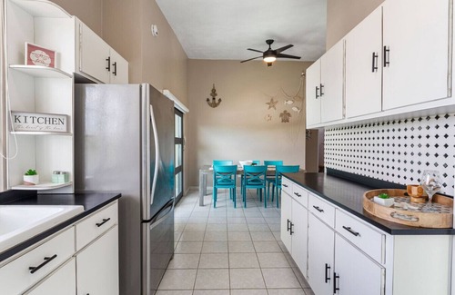 Montalva House | Las Palmas Beach House with Private Pool and Pool Table