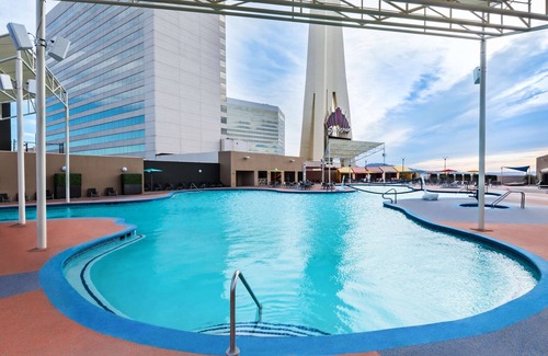 Gateway District Hotel | Las Vegas Vacation! 3 Comfortable Units, Pool, Game Room and Casino!
