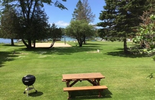 Cedarville Cabin | LaSalle Cabin - Les Cheneaux Landing