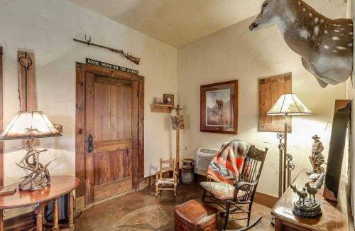 Bandera Bed & Breakfast | Last Outpost Bandera Ranch House