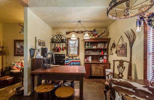 Bandera Bed & Breakfast | Last Outpost Bandera Ranch House