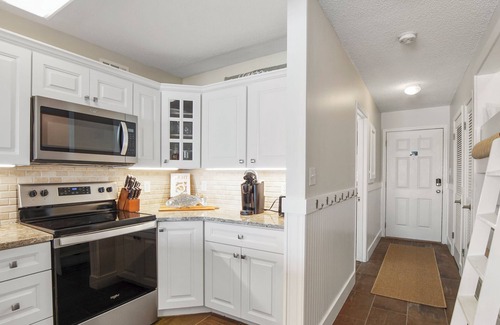 Fort Bay Condo | Latitude 30! Spectacular oceanfront views!1BD/2BA. Sleeps 6