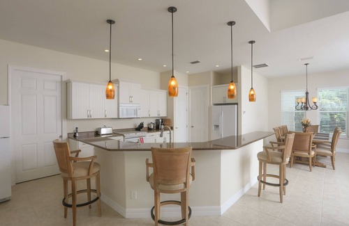 Englewood House | Latitude Adjustment - 1956 Bayshore