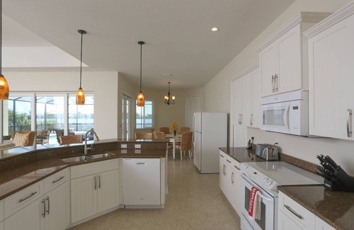 Englewood House | Latitude Adjustment - 1956 Bayshore