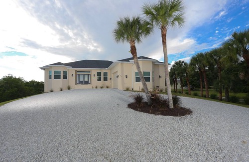 Englewood House | Latitude Adjustment - 1956 Bayshore
