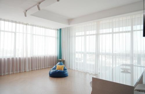 Nairobi Upper Hill Apartment | Laurel Hill Suites CBD 2BR Apt, Spacious Balcony