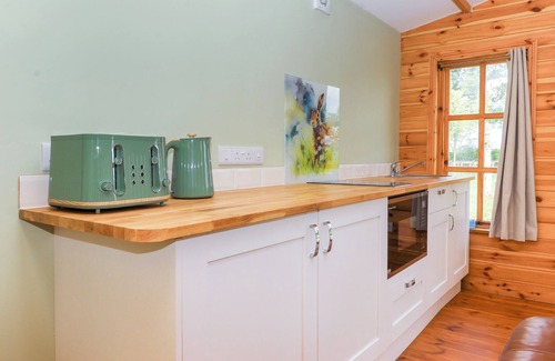Low Catton Cottage | LAUREL LODGE, romantic, character holiday cottage in Strensall