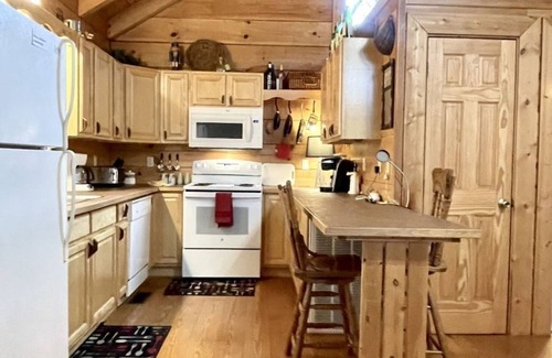 Tellico Plains Cabin | Laurel Wood - Hot Tub, King Bed, Dog Friendly! by RedAwning