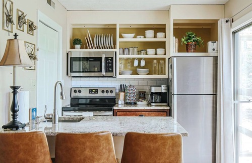 Wintergreen Apartment | Laurelwood Hollow: Walk to Ski & Swim