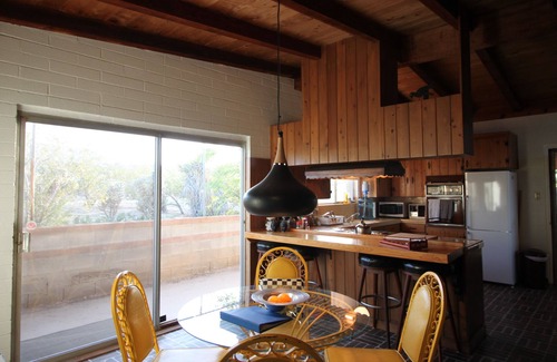 Joshua Tree House | Lava House - Mid-Century Modern! Vintage Vibes & Modern Conveniences.
