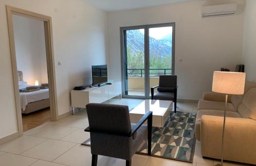 Donji Morinj Apartment | Lavender Bay Apartment B23