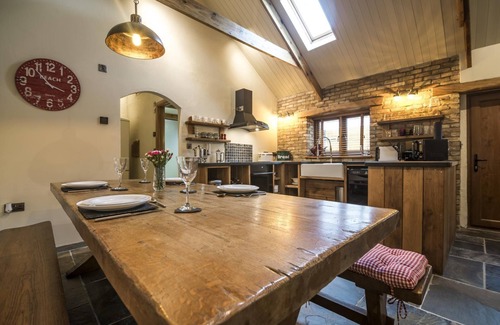 Tiers Cross Cottage | Lavender - Luxurious Barn Conversion - Blossom Farm