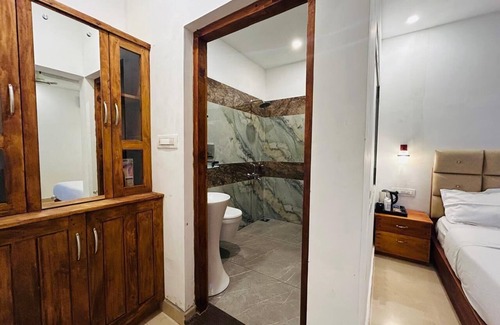 Thekkumbhagam Resort | LAVILLA LAKE RESORT AND RESTAURANT