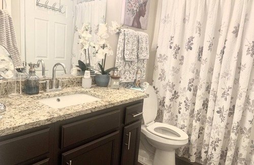 Castleberry Hill Apartment | Lavish Cozy Hideout Near Mercedes Bens & State Farm Arena Downtown ATL