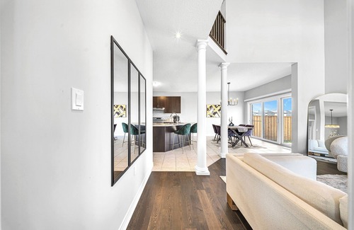 Hamilton House | Lavish Home on Hamilton Mountain- King Bed