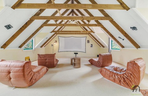 Kurrajong House | Lavish Lodge with 6 bedrooms in Kurrajong