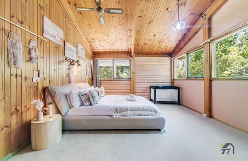 Kurrajong House | Lavish Lodge with 6 bedrooms in Kurrajong