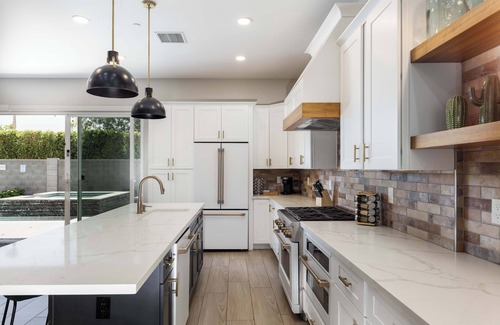 Southwest Village House | Lavish Luxuries - Pool/Hottub, Walk To Old Town!