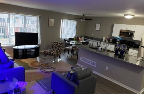 Troy Apartment | Lavish Modern Spacious Getaway