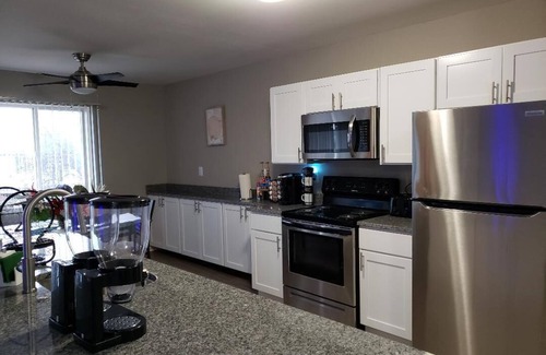 Troy Apartment | Lavish Modern Spacious Getaway