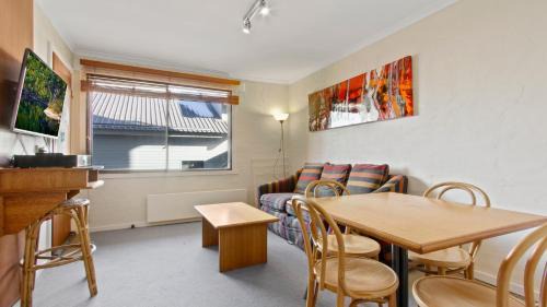 Hotham Heights Apartment | Lawlers 36A