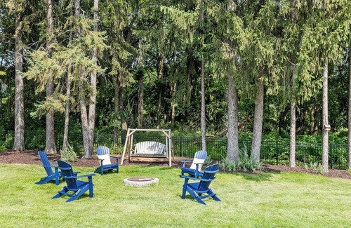 Green Lake House | Lawson Poolside Escape (gym and pool!)