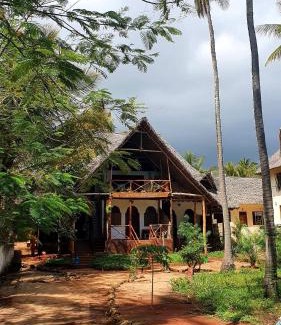 Kiwengwa Bed & Breakfast | Lazy Beach House