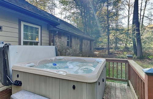Thayerville House | Lazy Bear Cabin | Fantastic Location, Hot Tub