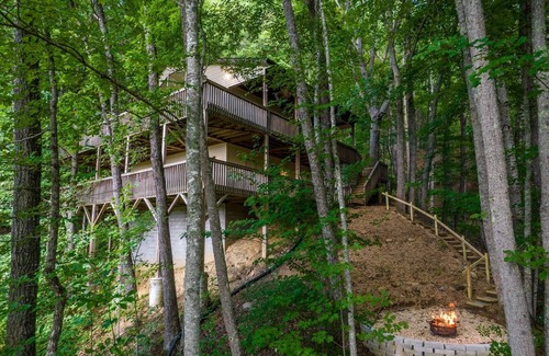 Whittier Cabin | Lazy Bear Retreat - Stunning Mountain Cabin in the Heart of the Smokies with a Hot Tub!