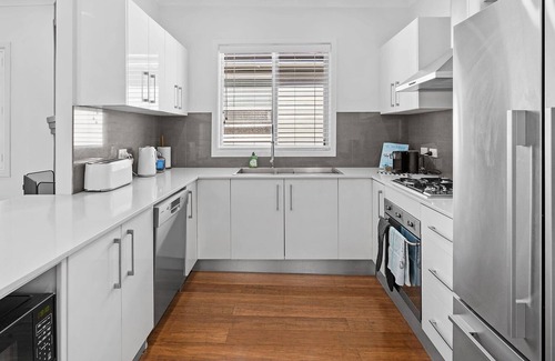 Lambton House | Lazy Daze - Furry Friends Welcome!