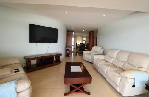 Umdloti Apartment | Lazy Lizard 41 - with Inverter