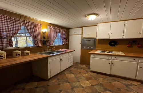 Chimney Rock Cabin | Lazy Lodge with Waterfall View. Perfect for family, deck, pool table, foosball.