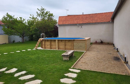 Beaune-la-Rolande House | "Le Bois au Loup." Maison Dans un Petit Hameau à la Campagne, au Calme