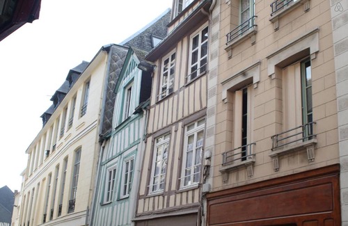Quartier Vieux Marche-Cathedrale Apartment | Le bons enfant