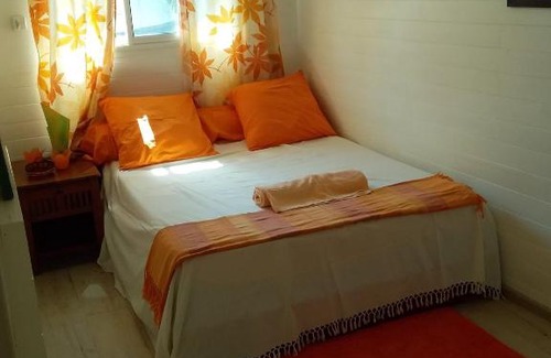 Petite-ÃŽle Apartment | Le bougainvillier rose