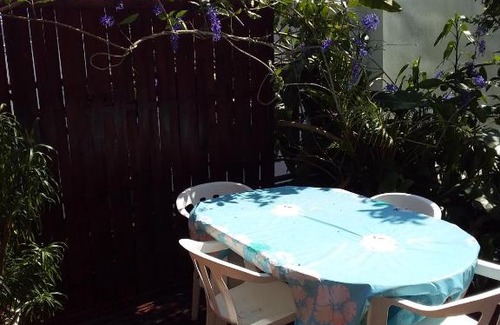 Petite-ÃŽle Apartment | Le bougainvillier rose